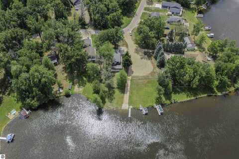 6820 W Shore Drive, Weidman, MI 48893
