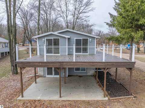 6820 W Shore Drive, Weidman, MI 48893