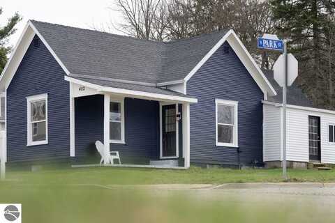 402 E River Street, Cadillac, MI 49601