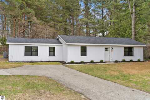 305 S Fifth Street, Leland, MI 49654