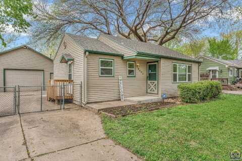 2405 SW Moundview DR, Topeka, KS 66614