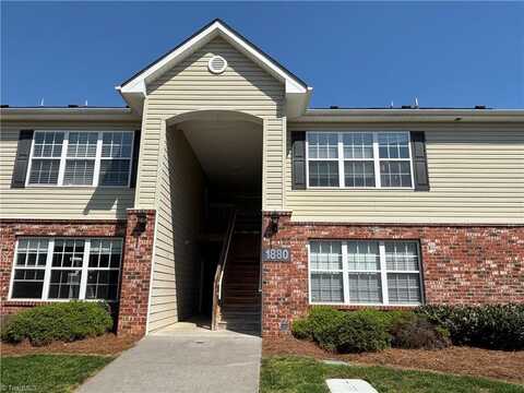 1880 Crest Hollow Drive, Winston Salem, NC 27127