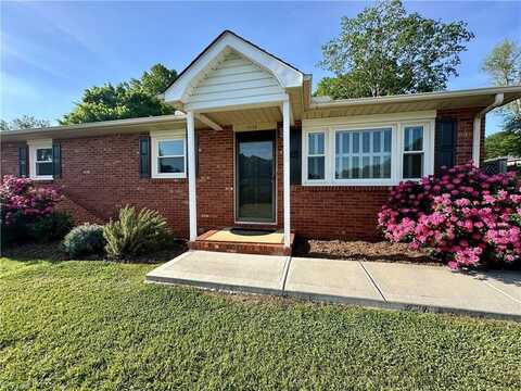 6155 Quinn Street, Clemmons, NC 27012