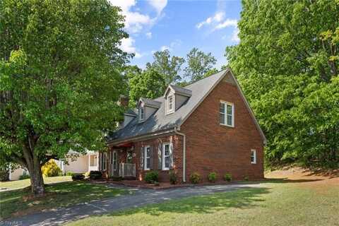2017 Clayburne Drive, Winston Salem, NC 27103