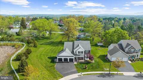 802 BAUMAN CIRCLE, POTTSTOWN, PA 19465