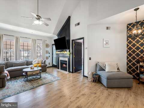 21851 LOCOMOTIVE TERRACE, STERLING, VA 20166