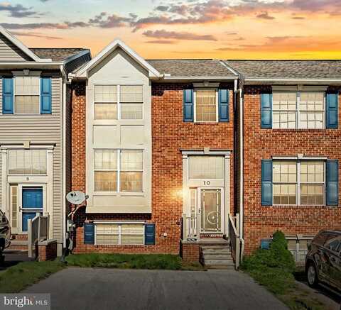 10 ZACHARY DRIVE, HANOVER, PA 17331