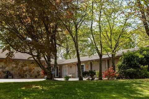 121 Westcliff Dr, Harriman, TN 37748