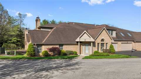320 Village Green Dr, Peters Township, PA 15317