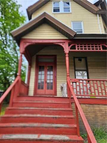742 Chartiers Ave, McKees Rocks, PA 15136