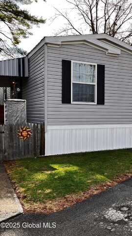 4 Zephyr Lane, Saratoga Springs, NY 12866
