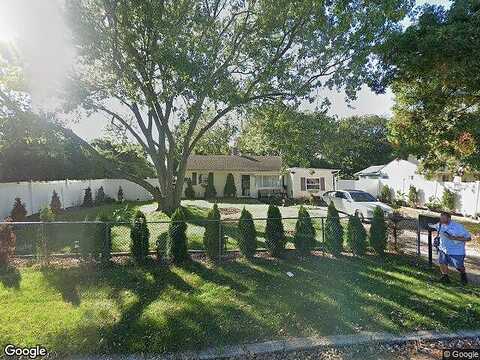 Bayshore Avenue, BAY SHORE, NY 11706