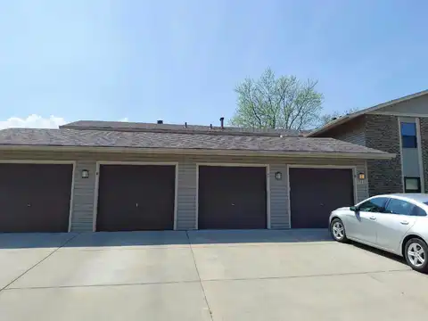 Laguna Ct D, Hanover Park, IL 60133