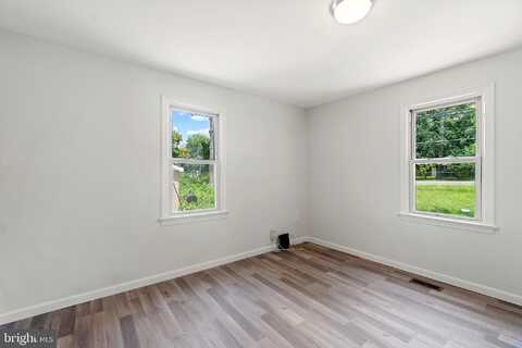 Livingston, ACCOKEEK, MD 20607