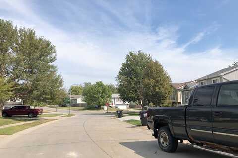 T, OMAHA, NE 68135