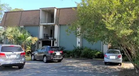 London, METAIRIE, LA 70005