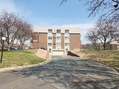 Hillsboro Ave N, Apt 307, New Hope, MN 55427