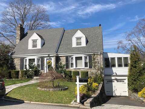 Gramercy Ave, Yonkers, NY 10701