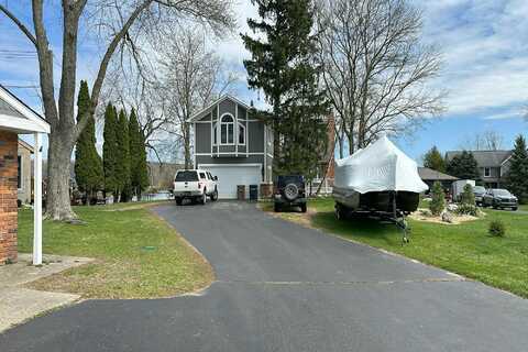 Waumegah, CLARKSTON, MI 48348