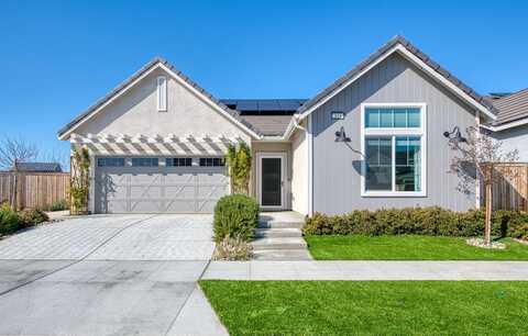 811 Windmill Avenue, Clovis, CA 93619