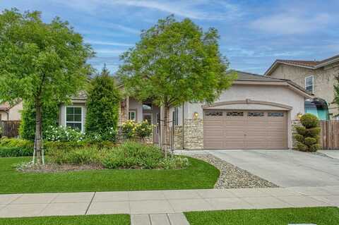 2267 Graybark Avenue, Clovis, CA 93619