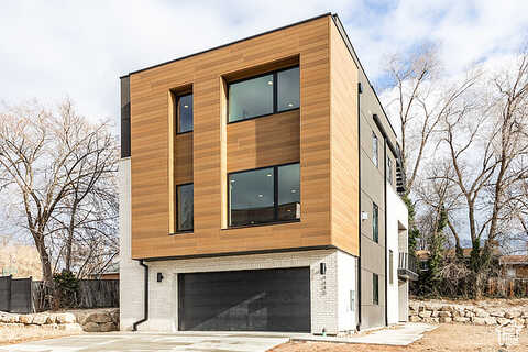 S Holladay Park Ln E, Holladay, UT 84124