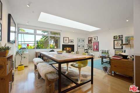 Waring Ave, Los Angeles, CA 90038