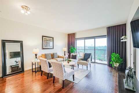 Bering Dr, Houston, TX 77057
