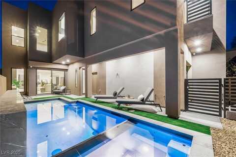 2824 Queens Courtyard Drive, Las Vegas, NV 89109