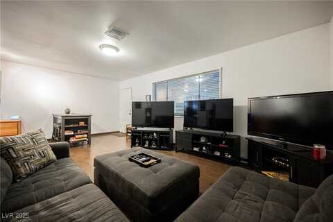 271 Greenbriar Townhouse Way, Las Vegas, NV 89121