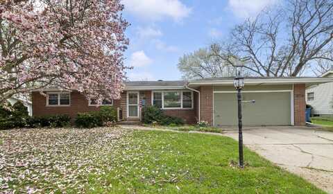 407 E Elizabeth Drive, Crown Point, IN 46307