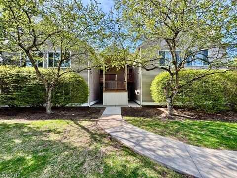 12 Falcon Ridge Way, Hamburg, NJ 07419