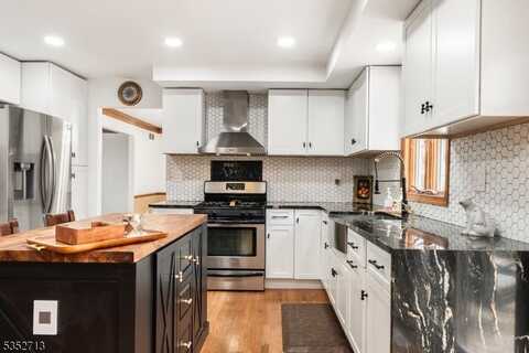 90 Bald Eagle Rd, Allamuchy, NJ 07840