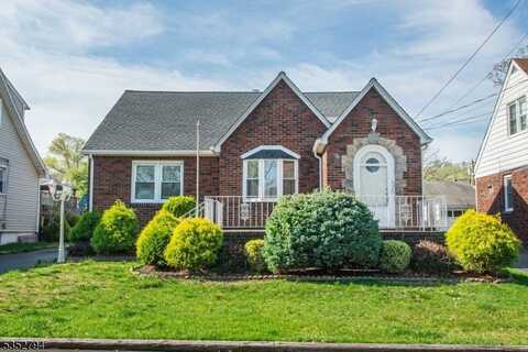 17 Wood St, Little Falls, NJ 07424