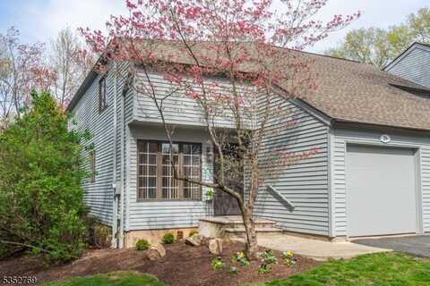 26 Stonegate Dr, Roseland, NJ 07068