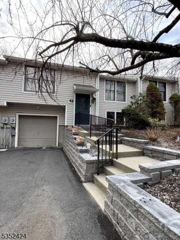 43 Quail Ct, Hardyston, NJ 07419