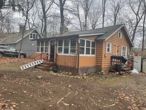 180 Coon Den Rd, Vernon, NJ 07422