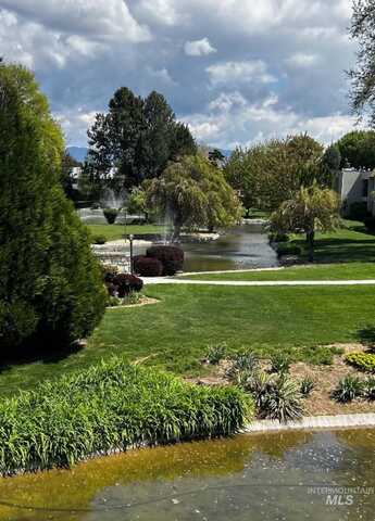 1095 N Camelot Dr, Boise, ID 83704