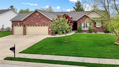 3033 Roan Hill Drive, Belleville, IL 62221