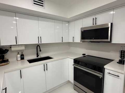 6070 W 19th Ave, Hialeah, FL 33012