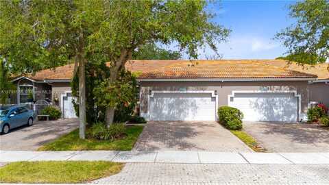 2561 E Aragon Blvd, Sunrise, FL 33313