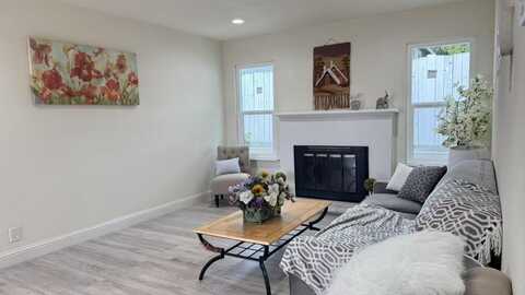 186 Checkers DR, SAN JOSE, CA 95116