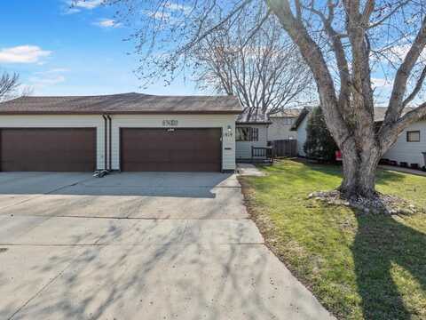 1819 SW 15 1/2 St, Minot, ND 58701