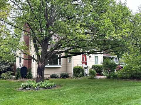 541 Peters Boulevard, Brightwaters, NY 11718