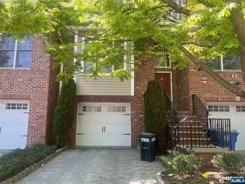 14 Cobblestone Way, Tenafly, NJ 07670