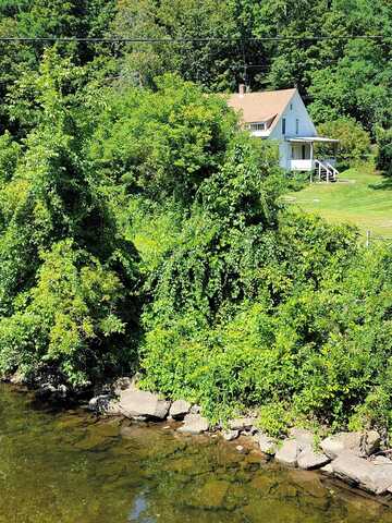30 River Road, Arlington, VT 05250