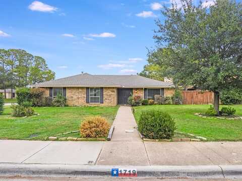 1719 Chisolm Trail, Lewisville, TX 75077