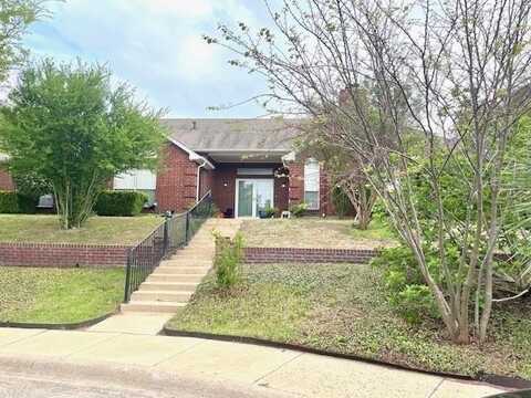 840 Robin Meadow Court, DeSoto, TX 75115