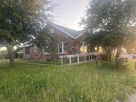 602 E Wise Street, Bowie, TX 76230