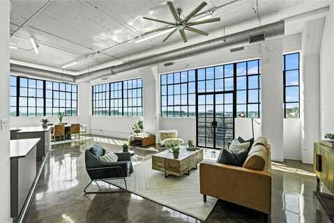 2220 Canton Street, Dallas, TX 75201